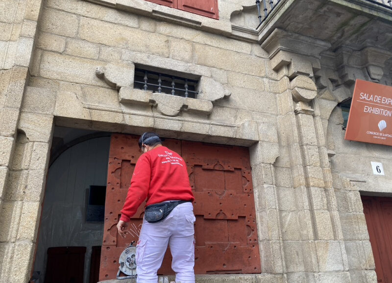 Restauración de fachada en el Consorcio de Santiago