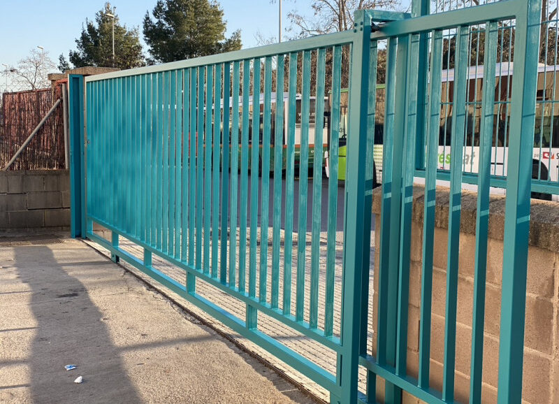 Pintado de puerta metálica